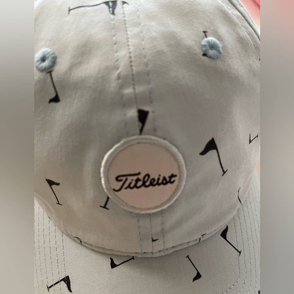 New with tags-Titleist baseball hat adjustball with mess inside lining- lt blue
